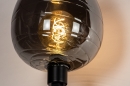 Foto 30936-6: Zwarte wandlamp met rookglas, snoer en schakelaar op wandplaat