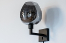 Foto 30936-8: Zwarte wandlamp met rookglas, snoer en schakelaar op wandplaat