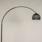 Foto 30950-18: Moderne Bogenlampe aus Metall in trendigem Mattschwarz und einem Kunststoffschirm wie Rauchglas, für LED geeignet.