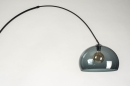 Foto 30950-27: Moderne Bogenlampe aus Metall in trendigem Mattschwarz und einem Kunststoffschirm wie Rauchglas, für LED geeignet.