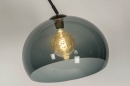 Foto 30950-29: Moderne Bogenlampe aus Metall in trendigem Mattschwarz und einem Kunststoffschirm wie Rauchglas, für LED geeignet.