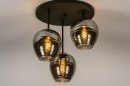 Foto 30964-1: Charmante plafondlamp voorzien van drie kappen in rookglas welke zorgen voor een sfeervol karakter!