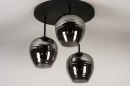 Foto 30964-3: Charmante plafondlamp voorzien van drie kappen in rookglas welke zorgen voor een sfeervol karakter!