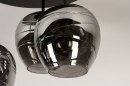 Foto 30964-5: Charmante plafondlamp voorzien van drie kappen in rookglas welke zorgen voor een sfeervol karakter!