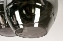 Foto 30964-7: Charmante plafondlamp voorzien van drie kappen in rookglas welke zorgen voor een sfeervol karakter!