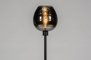 Foto 30972-1: Zwarte staande lamp met rookglas 