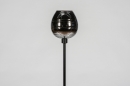 Foto 30972-3: Zwarte staande lamp met rookglas 