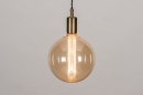 Foto 30982-1: Minimalistische, dimbare hanglamp in messing met amberkleurig glas led lichtbron.