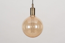 Foto 30982-3: Minimalistische, dimbare hanglamp in messing met amberkleurig glas led lichtbron.