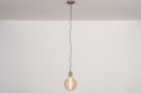 Foto 30982-5: Minimalistische, dimbare hanglamp in messing met amberkleurig glas led lichtbron.