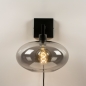 Foto 31017-13 vooraanzicht: Moderne zwarte wandlamp voorzien van een rookglazen kap, geschikt voor led verlichting.