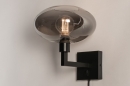 Foto 31040-2 schuinaanzicht: Moderne, mat zwarte wandlamp voorzien van een rookglazen kap, geschikt voor led verlichting.