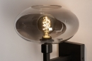 Foto 31040-4 detailfoto: Moderne, mat zwarte wandlamp voorzien van een rookglazen kap, geschikt voor led verlichting.
