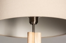 Foto 31059-9 detailfoto: Driepoot vloerlamp van hout met beige kap