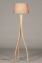 Foto 31061-3 niet_in_feed: Driepoot vloerlamp van hout met taupe kap