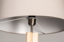 Foto 31061-9 detailfoto: Driepoot vloerlamp van hout met taupe kap