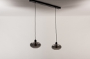 Foto 31064-7 schuinaanzicht: Retro hanglamp voorzien van twee glazen kappen in rookglas, geschikt voor vervangbaar led. 