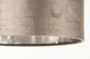 Foto 31071-9 detailfoto: Zwarte tafellamp in strak design met luxe grijze velvet lampenkap