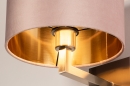 Foto 31106-7: Moderne wandlamp in staal voorzien van roze stoffen kap, geschikt voor led verlichting.
