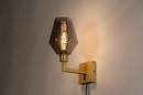 Foto 31111-4 schuinaanzicht: Messing wandlamp in hotel chique stijl met kelk van rookglas