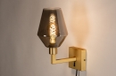 Foto 31111-5 schuinaanzicht: Messing wandlamp in hotel chique stijl met kelk van rookglas