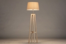 Foto 31125-2 schuinaanzicht: Blankhouten vloerlamp Tripod met beige kap