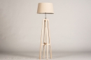 Foto 31125-4 schuinaanzicht: Blankhouten vloerlamp Tripod met beige kap