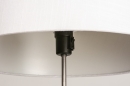 Foto 31126-9 detailfoto: Blankhouten vloerlamp Tripod met witte kap