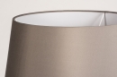Foto 31128-8 detailfoto: Blankhouten vloerlamp Tripod met grijze stoffen kap