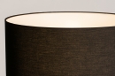 Foto 31130-7 detailfoto: Blankhouten vloerlamp Tripod met ronde stoffen zwarte kap 