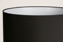 Foto 31130-8 detailfoto: Blankhouten vloerlamp Tripod met ronde stoffen zwarte kap 