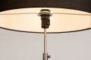 Foto 31130-9 detailfoto: Blankhouten vloerlamp Tripod met ronde stoffen zwarte kap 