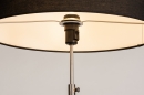 Foto 31130-9 detailfoto: Blankhouten vloerlamp Tripod met ronde stoffen zwarte kap 
