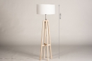 Foto 31131-1 maatindicatie: Blankhouten vloerlamp Tripod met ronde stoffen witte kap 