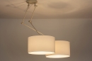 Foto 31145-2 schuinaanzicht: Verstelbare XL hanglamp met twee knikarmen en witte stoffen kappen