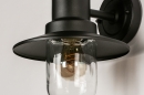 Foto 31152-8: Nostalgische wandlamp / buitenlamp / visserslamp uitgevoerd in zwart, voorzien van een LED-lamp en schemerschakelaar.