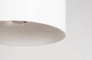 Foto 31159-7: Grote booglamp in zandkleur met stoffen lampenkap in het wit