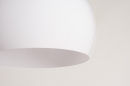 Foto 31161-7: Grote booglamp in zandkleur met witte bol in retrostijl 