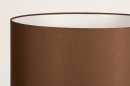 Foto 31169-7 detailfoto: Driepoot vloerlamp in trendkleur terracotta met bruine stoffen lampenkap 