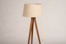 Foto 31170-5 vooraanzicht: Driepoot vloerlamp in trendkleur terracotta met beige stoffen lampenkap 