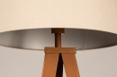 Foto 31170-8 detailfoto: Driepoot vloerlamp in trendkleur terracotta met beige stoffen lampenkap 