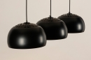 Foto 31199-5 schuinaanzicht: Zwarte hanglamp met drie zwarte bollen 