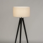 Foto 31259-4 vooraanzicht: Zwarte staande lamp met beige lampenkap van linnen