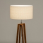 Foto 31261-4 schuinaanzicht: Landelijke vloerlamp van hout met beige linnen lampenkap