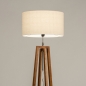 Foto 31261-5 schuinaanzicht: Landelijke vloerlamp van hout met beige linnen lampenkap