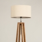 Foto 31261-7 schuinaanzicht: Landelijke vloerlamp van hout met beige linnen lampenkap