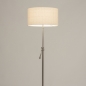 Foto 31262-5 schuinaanzicht: Staande schemerlamp met beige linnen lampenkap