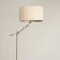 Foto 31264-6 schuinaanzicht: Messing staande lamp met beige linnen lampenkap