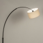 Foto 31266-5: Zwarte staande booglamp met beige linnen lampenkap