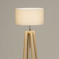 Foto 31270-17: Landelijke vloerlamp van licht hout met beige linnen lampenkap